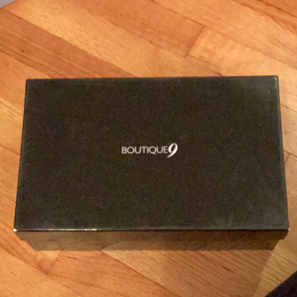 Boutique 9 Peep toe sling back pump black suede size 7. Leather upper and sole. - Picture 6 of 7